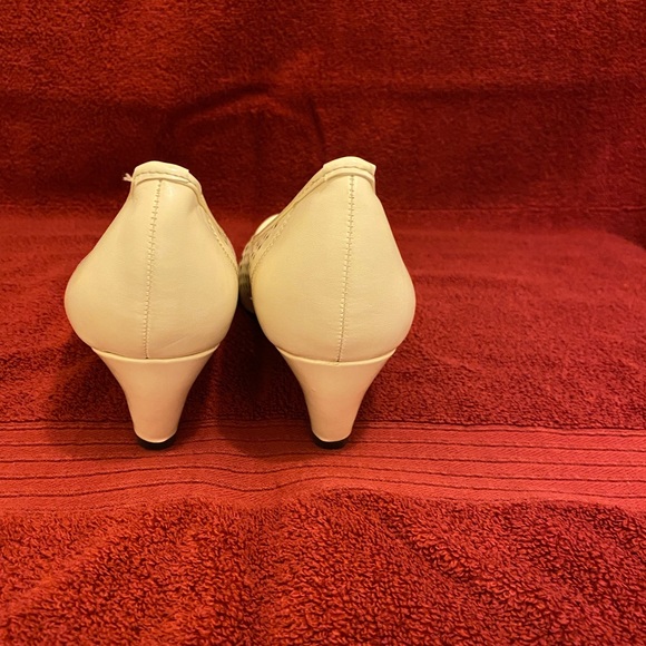 Lydia Pump - Picture 8 of 9